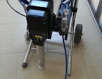 pintor en Valencia, Pintores en Valencia, Alisado de gotelé en Valencia, Pintores en Paiporta, Pintores en Sagunt, Pintores en Catadau, Pintores en Denia, Pintores en Gandia, Pintores en Cullera, Pintores en Sueca, Pintores en Canet den Berenguer, Pintores en Casinos, Pintores en Comunidad Valenciana, Pintor, Pintores, Alisado de Gotelé, Lacado de puertas, Trabajadores pintando una casa; uno en una escalera y otro en el suelo.